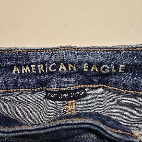 Women's American Eagle Destructed Hi-Rise Shortie Cuffed Jean Shorts | Size 2 - Picture 7 of 9